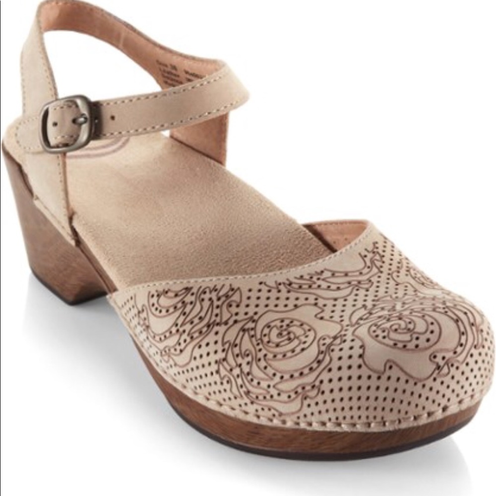 Dansko Sam closed toe sandal floral design sz: 40